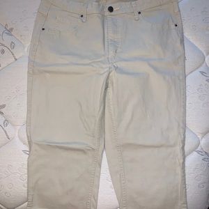 Riders by Lee Women’s Mid-rise Capris size 16